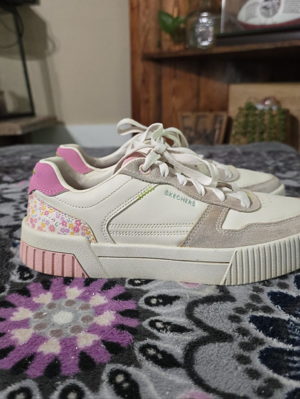 Skechers Jade Dainty Florals Women’s 6.5 Natural Pink Floral Sneakers